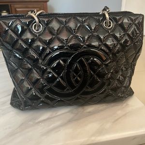 CHANEL AUTHENTIC matelasse silver chain tote patent leather Black pre-owned